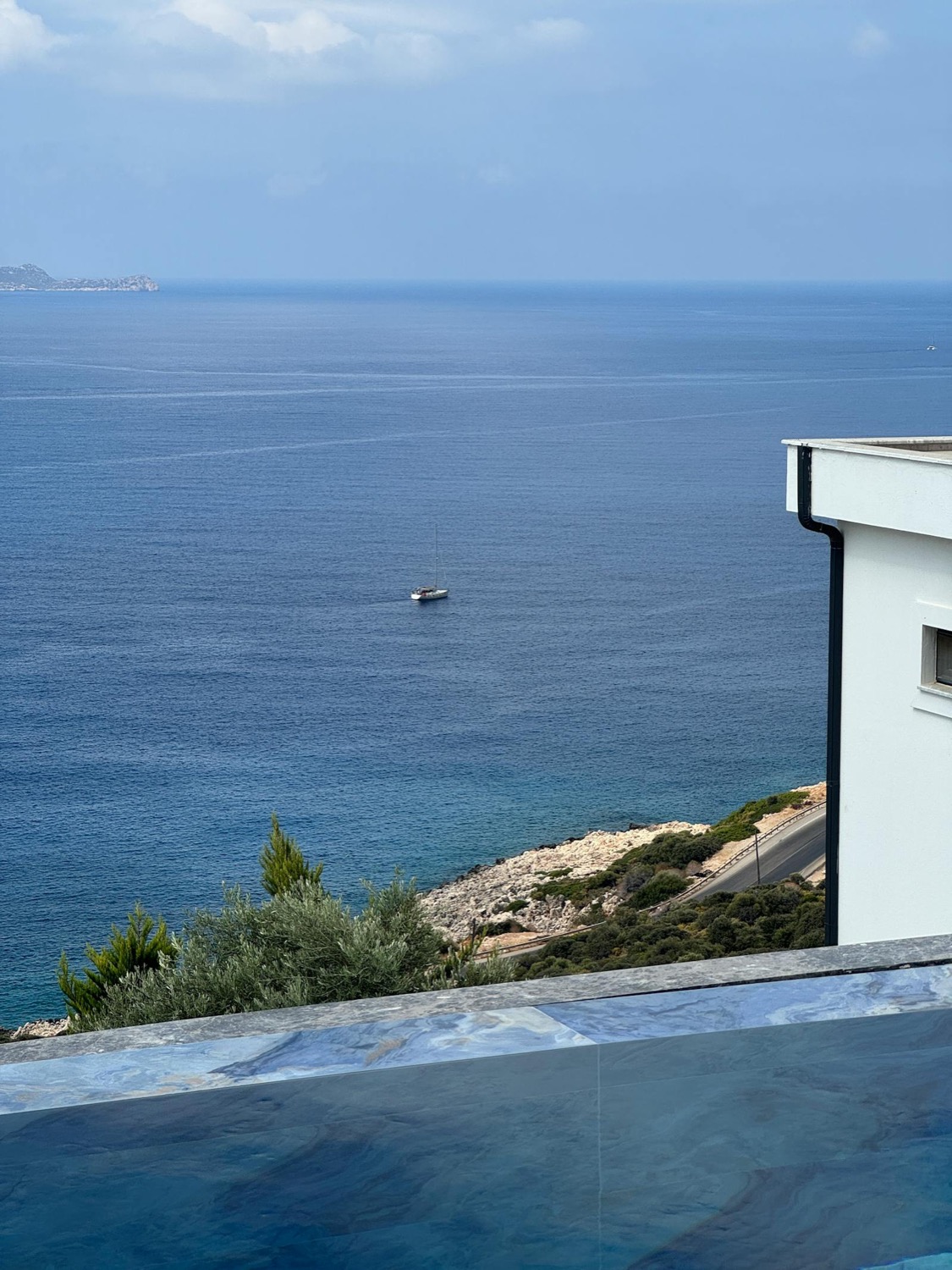Terrasse avec vue dégagée sur la mer